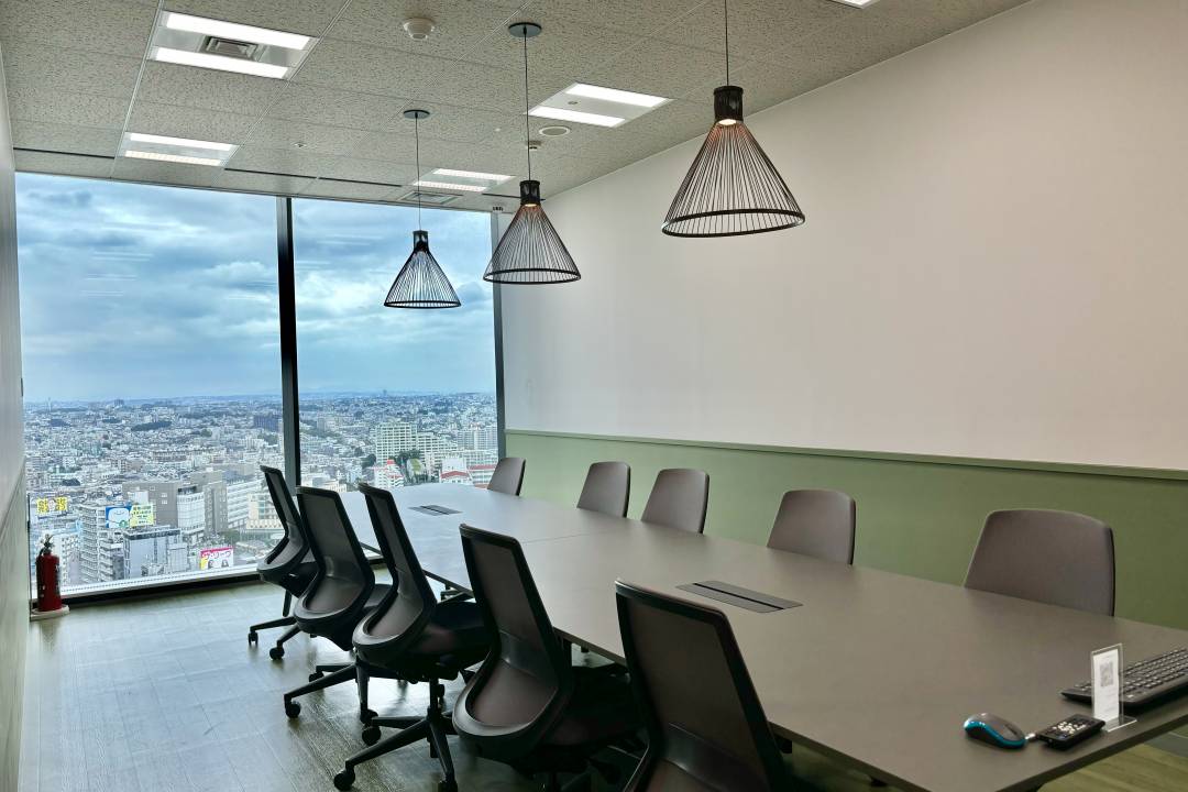 フォトグラファー/11時出社◎/土日祝休み/年休125日以上/飲食業界で働く方の撮影+.★