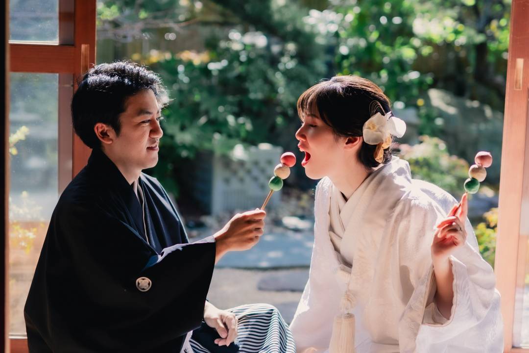 前撮り・フォトウエディングのフォトグラファー／月給25万円以上／その他カメラマン手当等福利厚生は充実